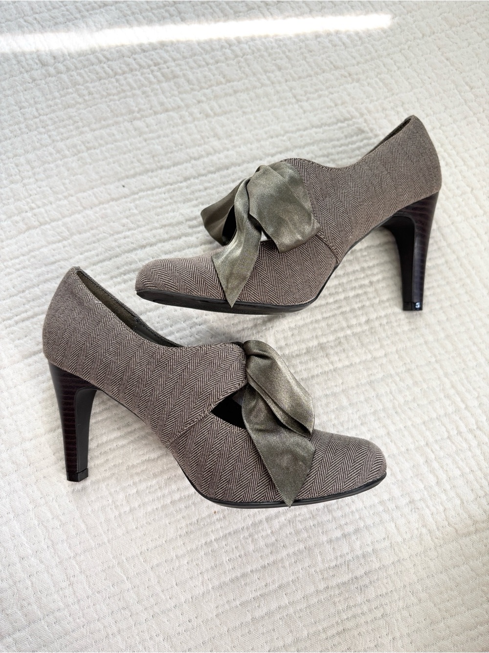 Roberto Vianni Herringbone Brown Bow Cutout Pumps Size 6 - Picture 2 of 12